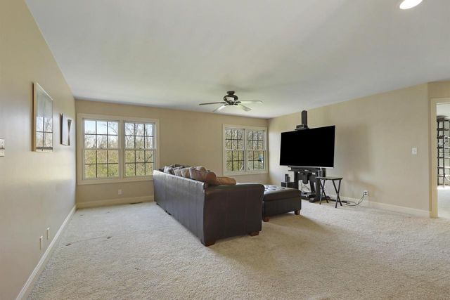 392 County Road B, Fontana, WI 53125