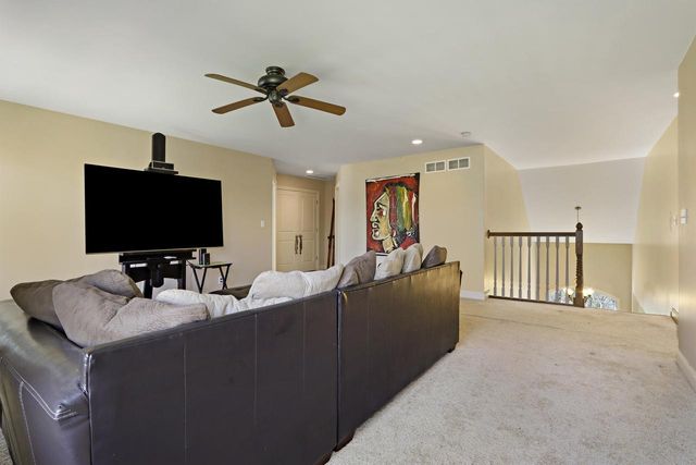 392 County Road B, Fontana, WI 53125