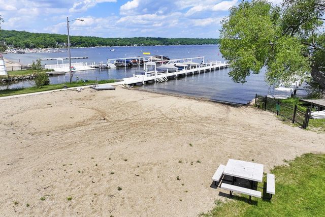 392 County Road B, Fontana, WI 53125