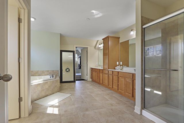 392 County Road B, Fontana, WI 53125