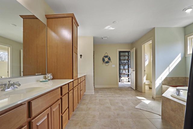 392 County Road B, Fontana, WI 53125