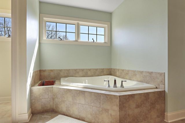 392 County Road B, Fontana, WI 53125