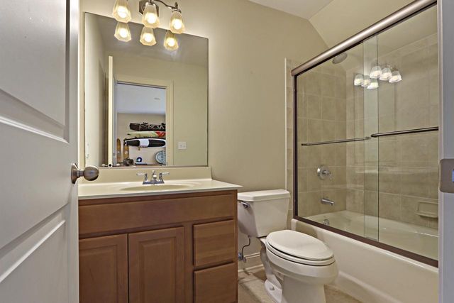 392 County Road B, Fontana, WI 53125