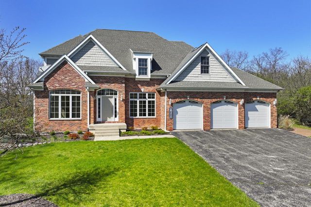 392 County Road B, Fontana, WI 53125