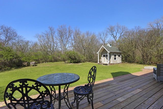 392 County Road B, Fontana, WI 53125