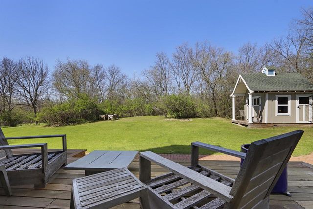392 County Road B, Fontana, WI 53125