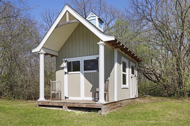 392 County Road B, Fontana, WI 53125