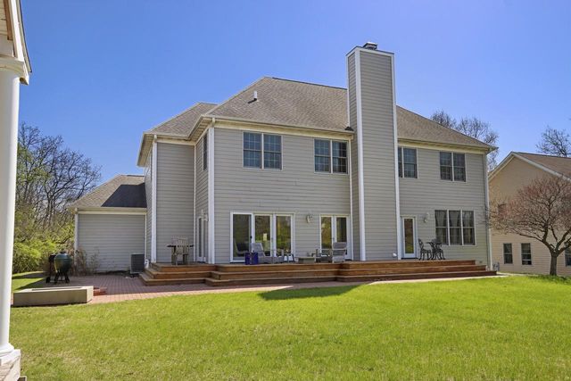 392 County Road B, Fontana, WI 53125
