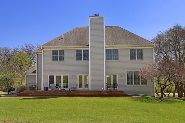392 County Road B, Fontana, WI 53125