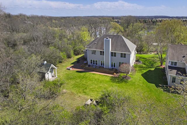 392 County Road B, Fontana, WI 53125