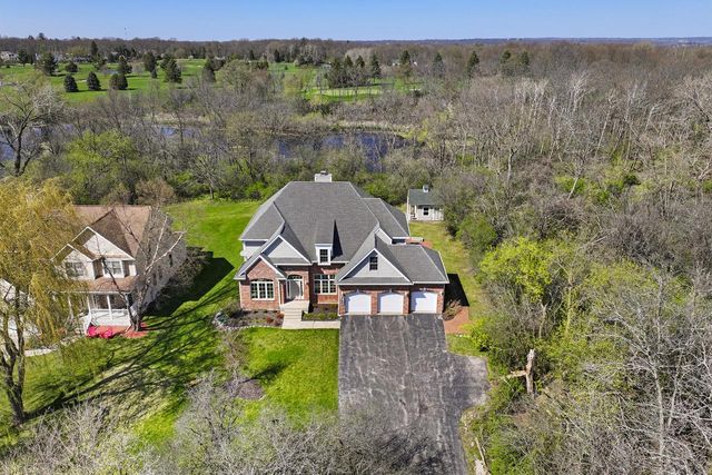 392 County Road B, Fontana, WI 53125