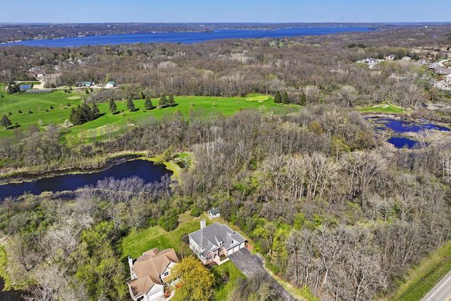 392 County Road B, Fontana, WI 53125