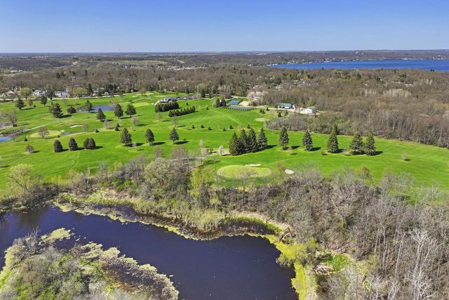 392 County Road B, Fontana, WI 53125