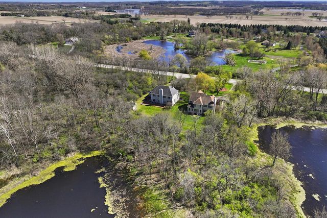 392 County Road B, Fontana, WI 53125