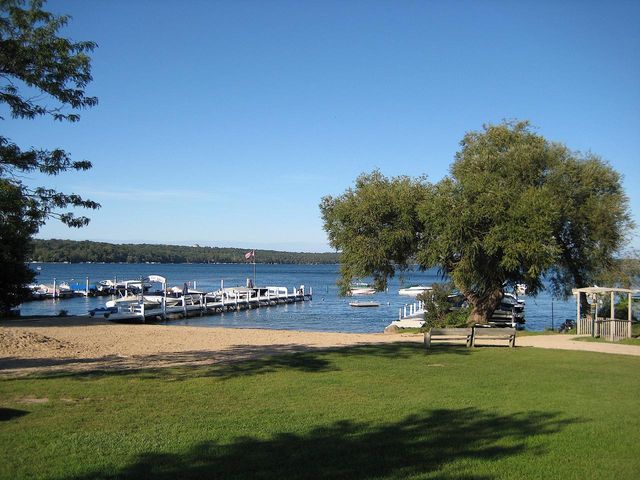 392 County Road B, Fontana, WI 53125