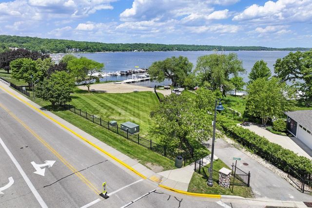 392 County Road B, Fontana, WI 53125