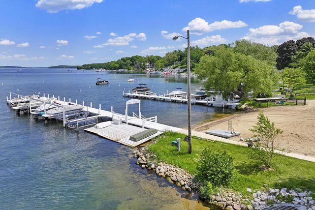 392 County Road B, Fontana, WI 53125