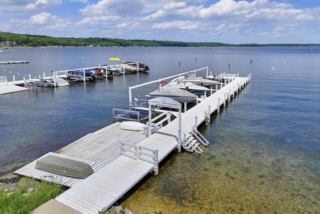 392 County Road B, Fontana, WI 53125