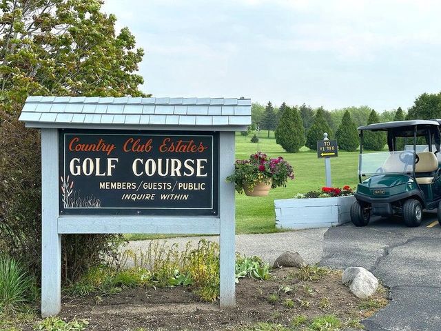392 County Road B, Fontana, WI 53125