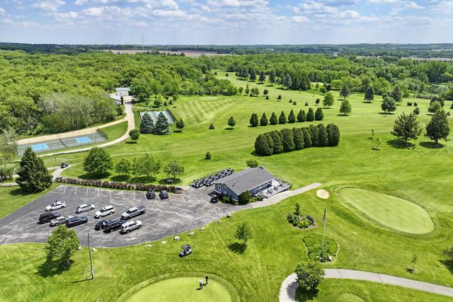 392 County Road B, Fontana, WI 53125