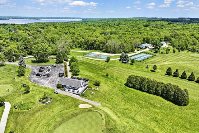 392 County Road B, Fontana, WI 53125