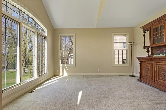 392 County Road B, Fontana, WI 53125