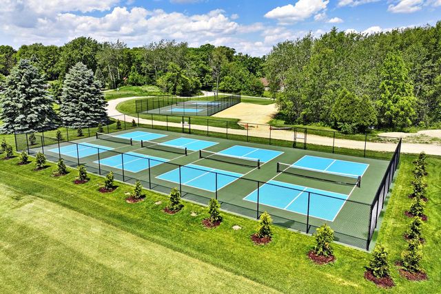 392 County Road B, Fontana, WI 53125