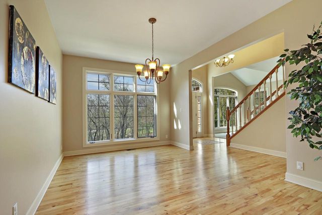 392 County Road B, Fontana, WI 53125