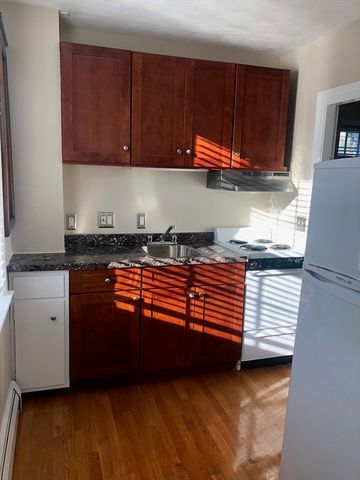 28 Darling St 3, Marblehead, MA 01945