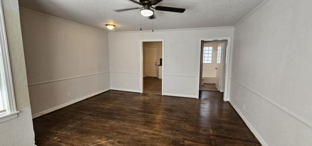 7458 Mohawk Avenue, Fort Worth, TX 76116
