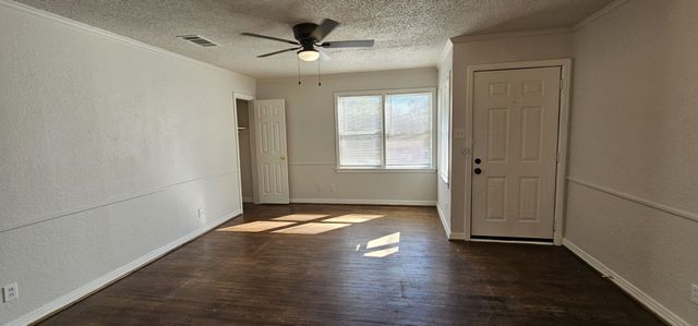 7458 Mohawk Avenue, Fort Worth, TX 76116