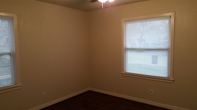 7458 Mohawk Avenue, Fort Worth, TX 76116