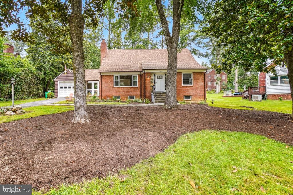 7003 WELLS PKWY, Hyattsville, MD 20782