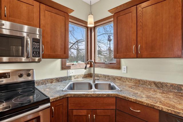 1104 W 5th Avenue, Brodhead, WI 53520