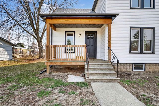 1104 W 5th Avenue, Brodhead, WI 53520