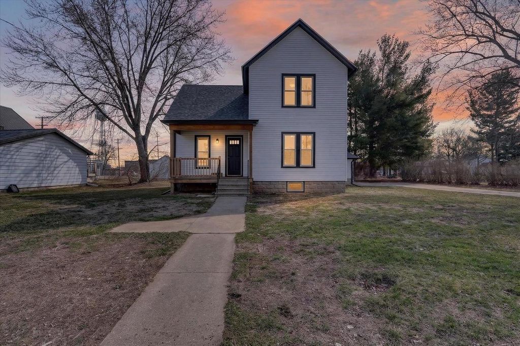 1104 W 5th Avenue, Brodhead, WI 53520