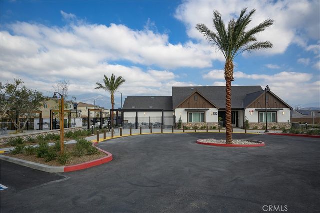 2439 Gunner Ridge Way, Rialto, CA 92377
