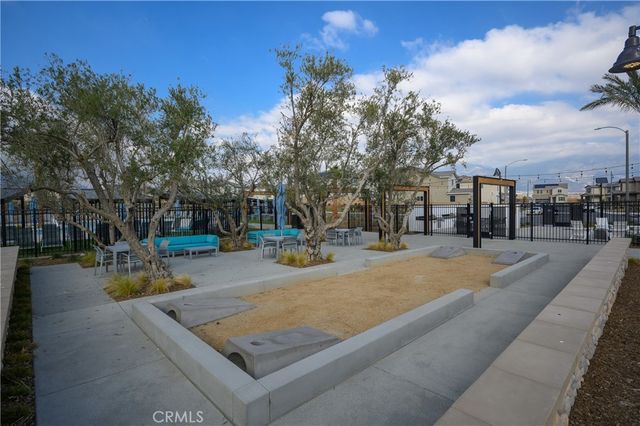 2439 Gunner Ridge Way, Rialto, CA 92377