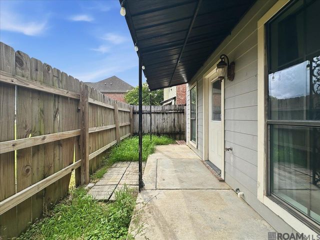20334 De Chene Dr, Walker, LA 70785