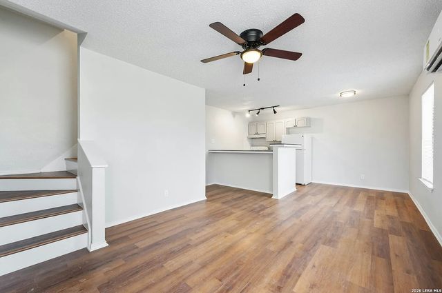 131 Elsie Ave Apt 301, San Antonio, TX 78204