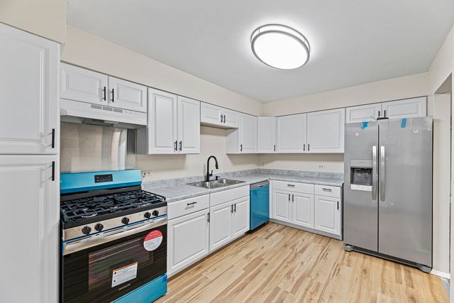 10369 Dearlove Road 2A, Glenview, IL 60025