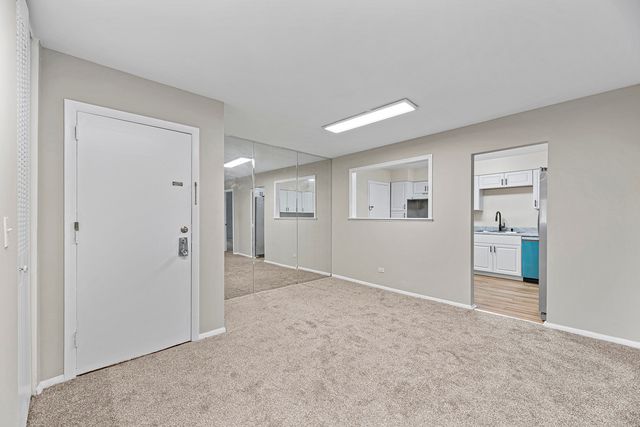 10369 Dearlove Road 2A, Glenview, IL 60025