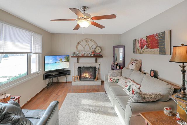 1603 Gary Grove, Quincy, IL 62305