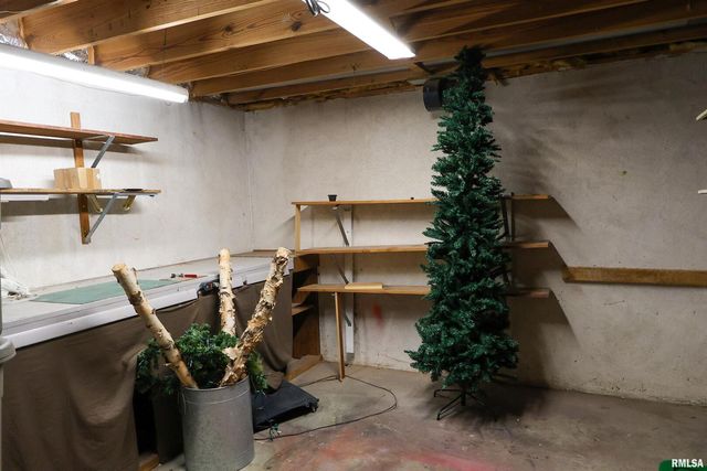 1603 Gary Grove, Quincy, IL 62305