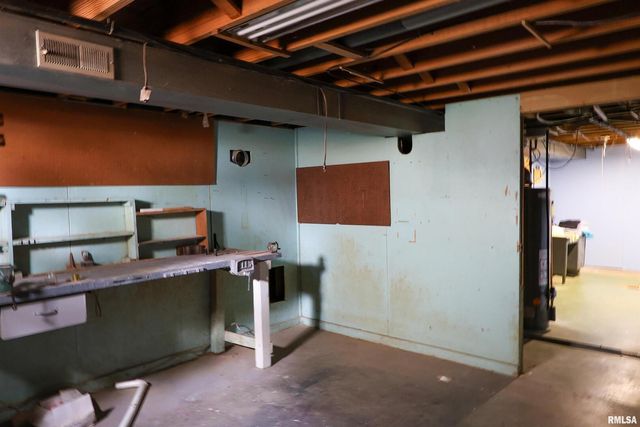 1603 Gary Grove, Quincy, IL 62305