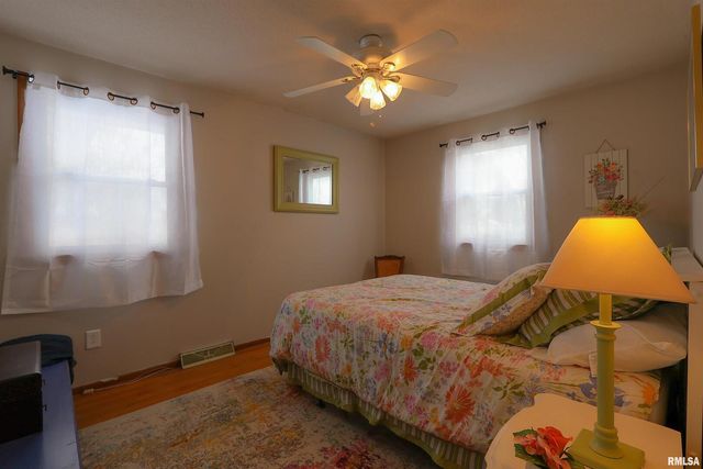 1603 Gary Grove, Quincy, IL 62305