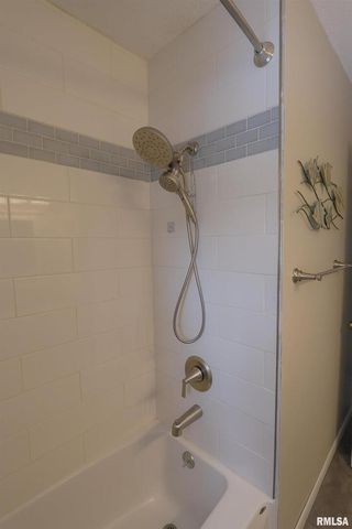 1603 Gary Grove, Quincy, IL 62305