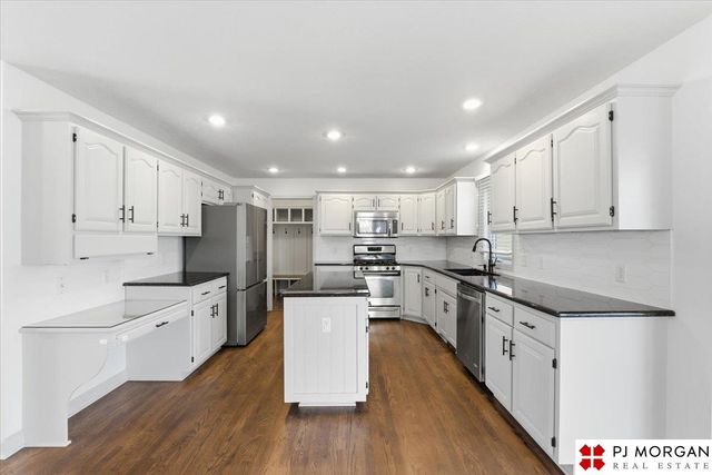 12556 Bristol Circle, Omaha, NE 68164