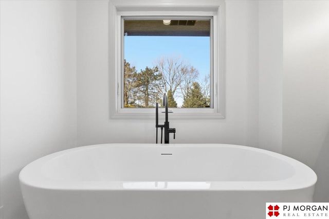 12556 Bristol Circle, Omaha, NE 68164