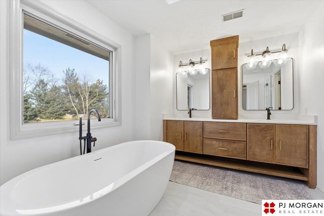 12556 Bristol Circle, Omaha, NE 68164